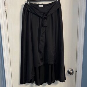 Elle Elegant Black High-Low Skirt